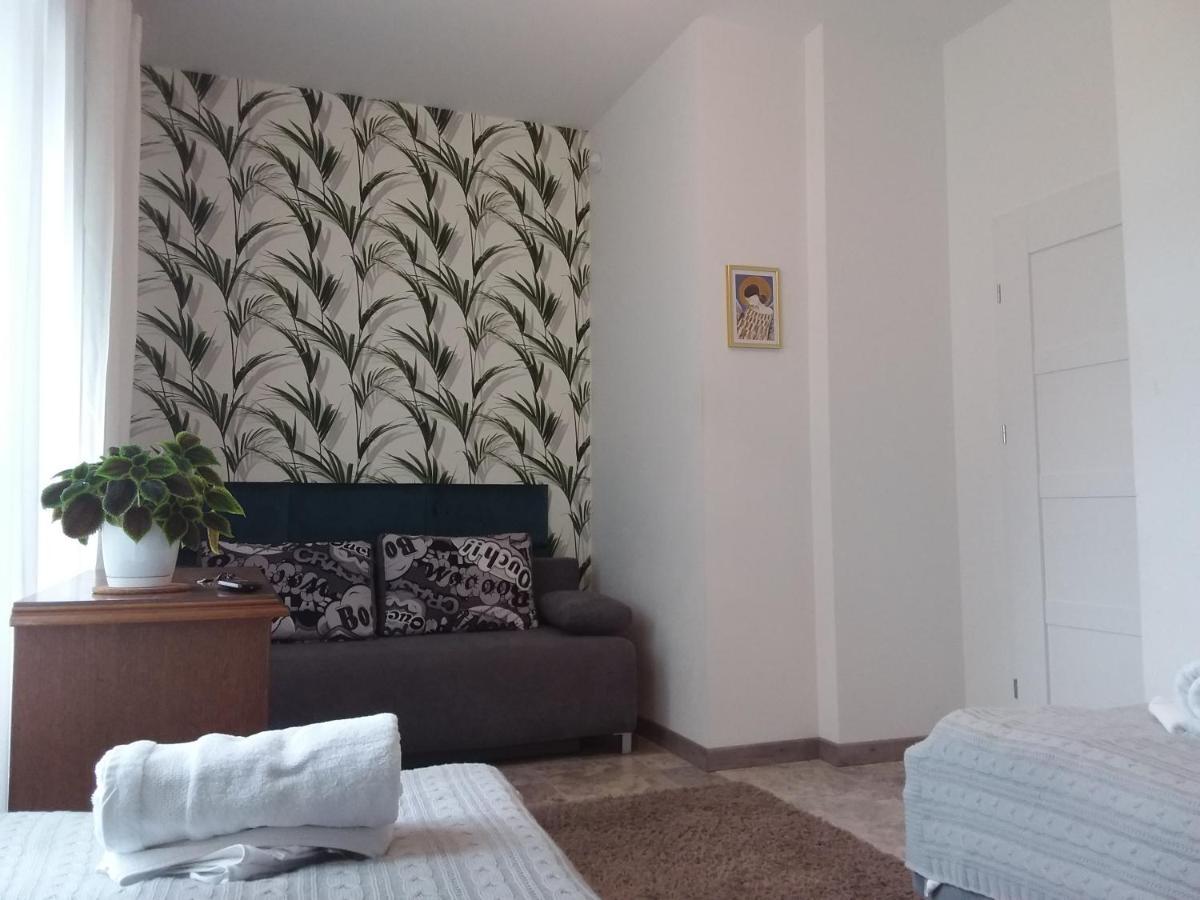 Dworek Akacja Uslugi Hotelarskie Janowiec Eksteriør bilde